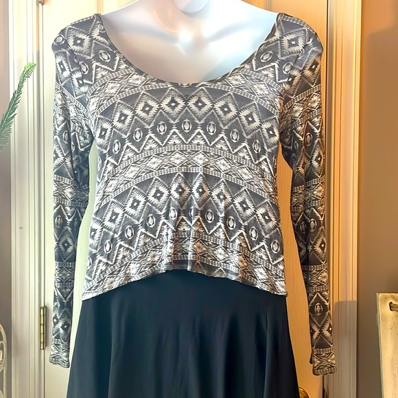 Hollister Long Sleeve Top - Picture 2 of 5